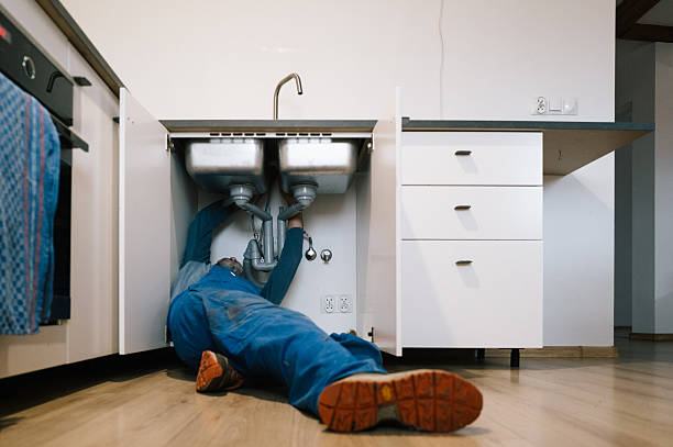 Professional Emergency Plumber technician working in Vienna, WV
